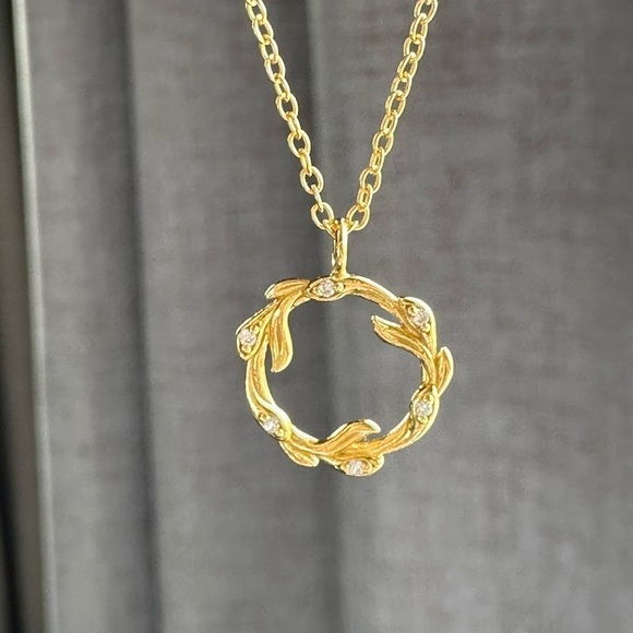 14k Gold Sterling Silver Round Wreath Pedant Necklace - Picture 8 of 17